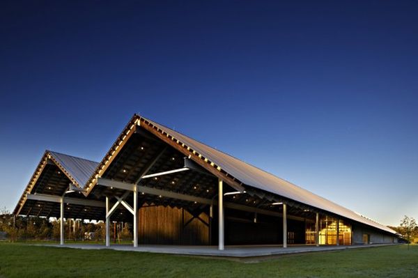 1353106576-121010-parrish-museum-shoot-2-0247-528x351