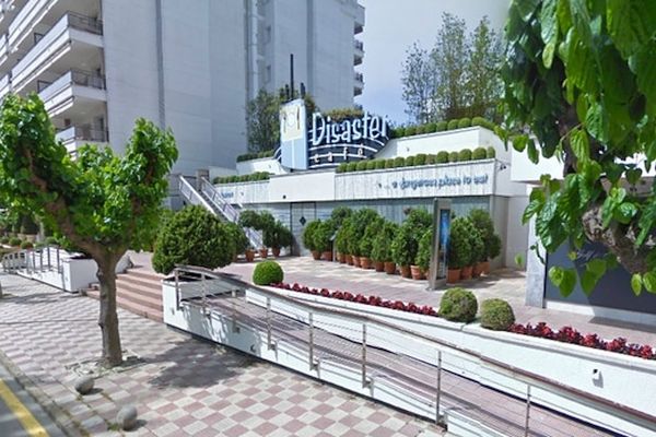 Disaster Café, Spain