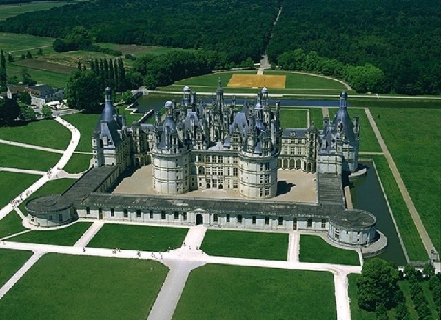 france-tourism-in-chateau-de-chambord