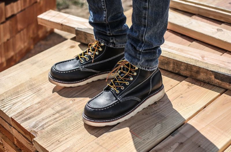  Men’s Black Moc Toe Boots