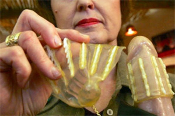Rape-Axe – an anti-rape female condom 3